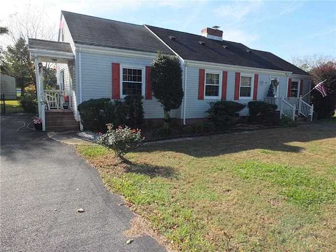 69 Church St Windsor VA 23487 | MLS# 10412232 - TREG.com Photo 1