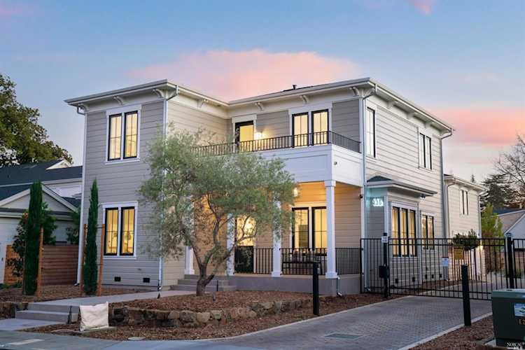 136 Lincoln Street Healdsburg, CA 95448