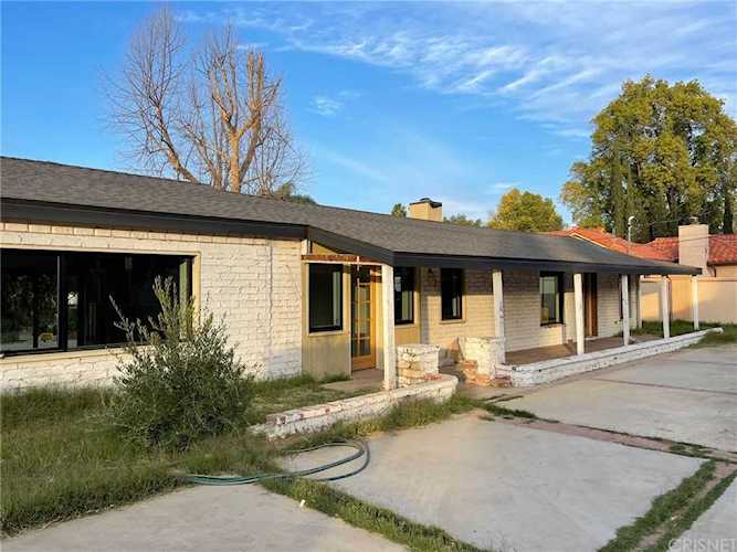 22651 Oxnard St Woodland Hills, CA 91367