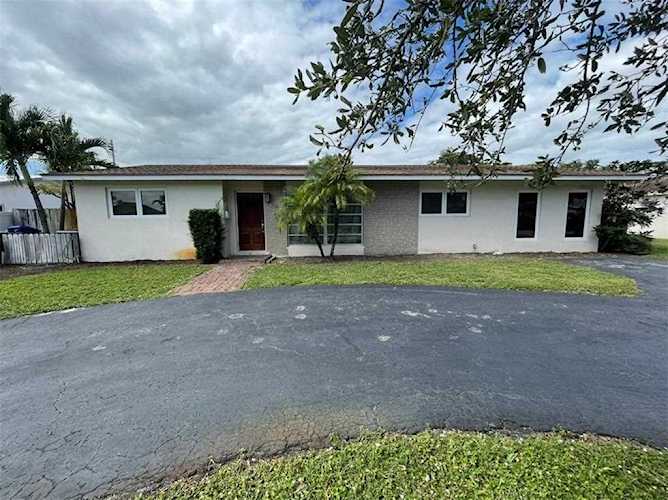 5701 NE 16th Ave Fort Lauderdale, FL 33334