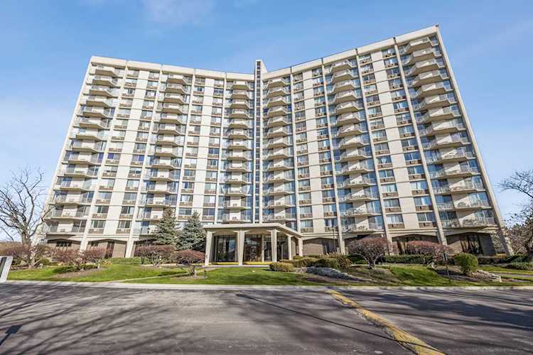 40 N Tower Rd #8G Oak Brook, IL 60523