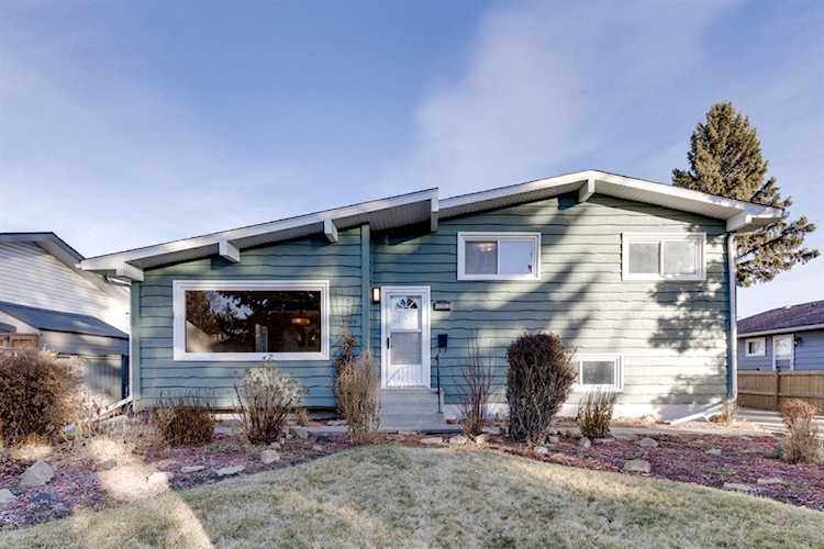 16 Snowdon Crescent SW Calgary, AB T2W 0S1