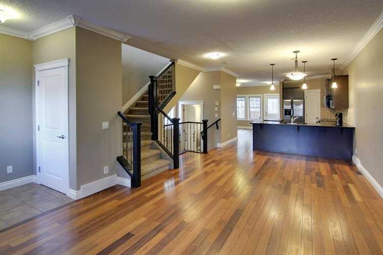 2427 29 St SW #1 Calgary, AB T3E 2K3