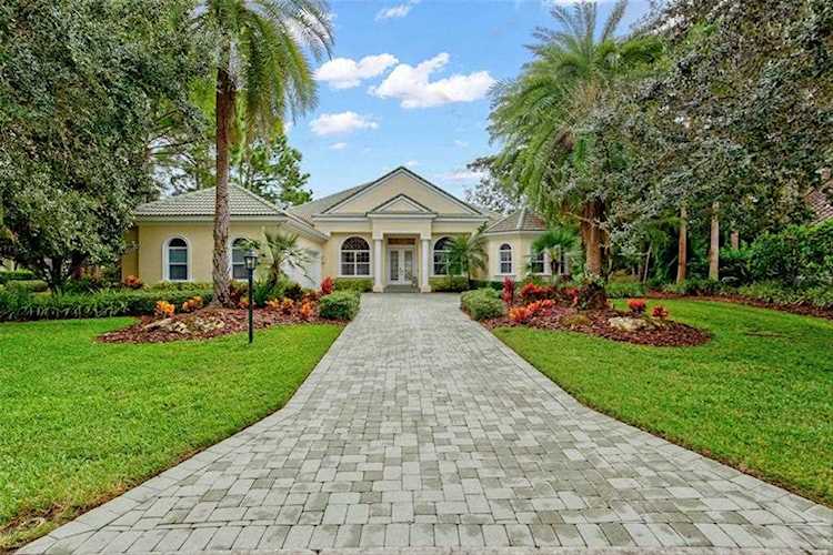 8015 Warwick Gardens Ln University Park, FL 34201