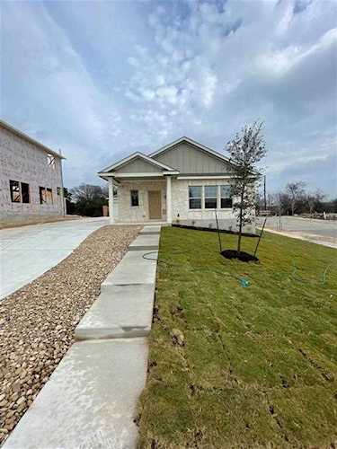 1724 Lakota LN Leander, TX 78641