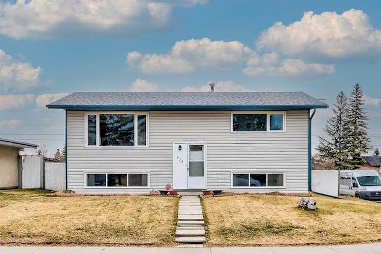 636 55 St SE Calgary, AB T2A 3R6