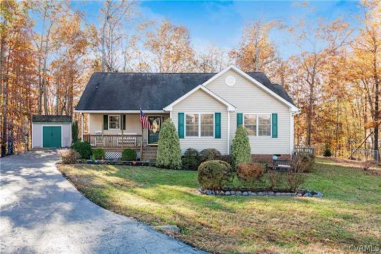 4504 Wrenn Forrest Dr Dinwiddie, VA 23803