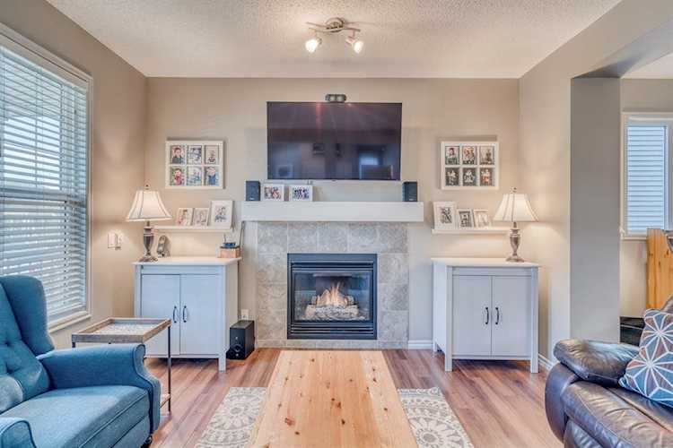 183 River Heights Crescent Cochrane, AB T4C 2A4