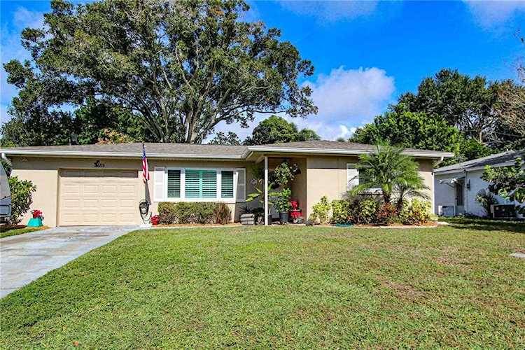 2352 Cecelia Ln Clearwater, FL 33763