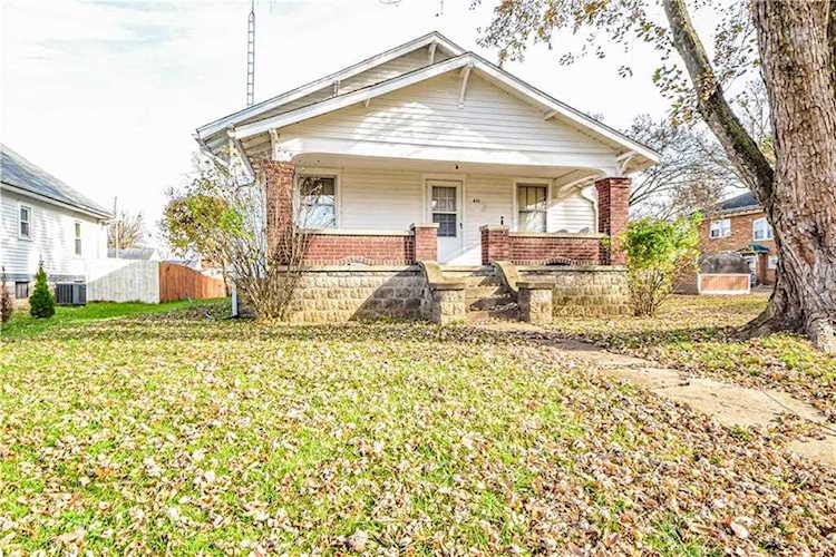 831 S Walnut St Seymour, IN 47274 | MLS 21826439 Photo 1