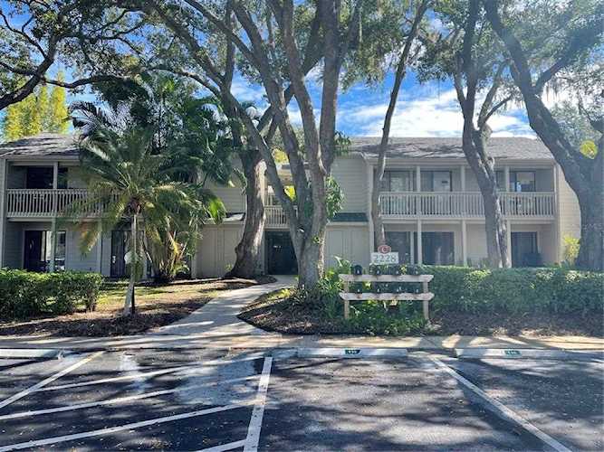 2228 Bahia Vista #C-8 Sarasota, FL 34239