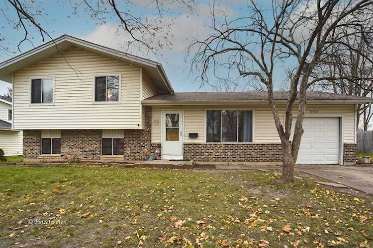 850 Northampton Dr Crystal Lake, IL 60014