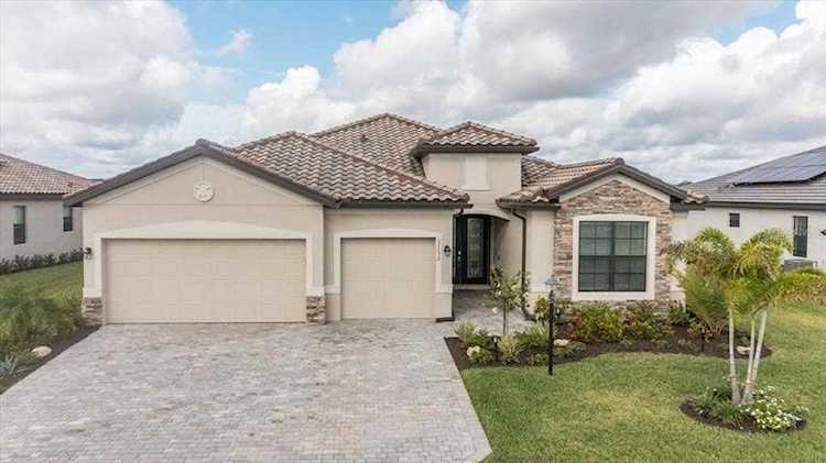 17732 Polo Trl Lakewood Ranch, FL 34211