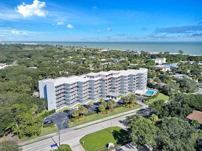 935 E Causeway Blvd Vero Beach, FL 32963