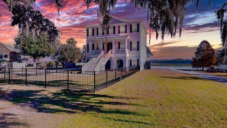 1036 Live Oak Ave Moncks Corner, SC 29461