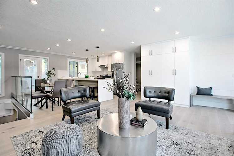 311 Haddon Rd SW Calgary, AB T2V 2Z4