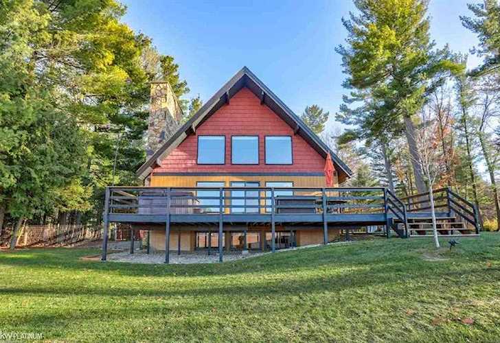 3137 N Lakeview Sanford, MI 48657