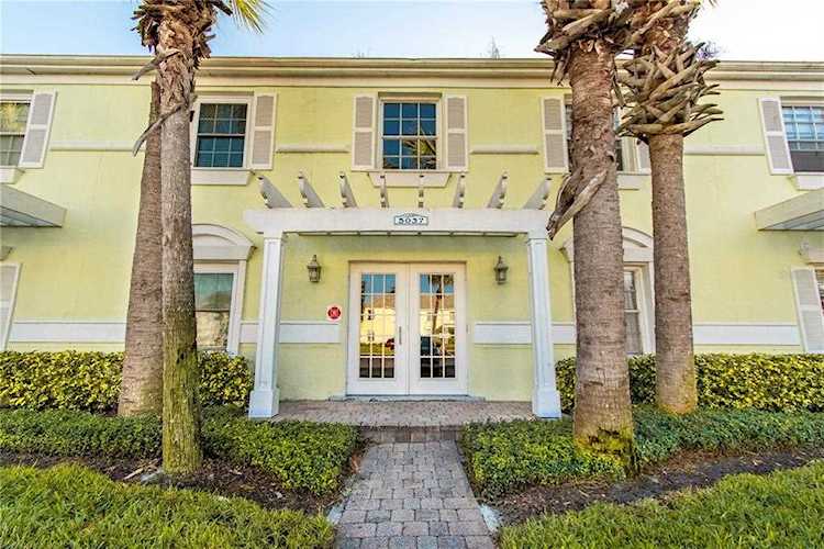 5037 Starfish Dr SE #C St. Petersburg, FL 33705