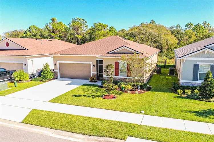 241 Summershore Dr Auburndale, FL 33823