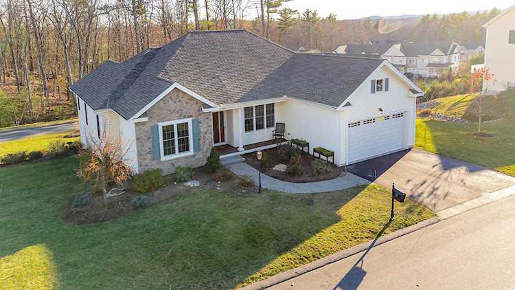 90 Springwood Way Manchester, NH 03102