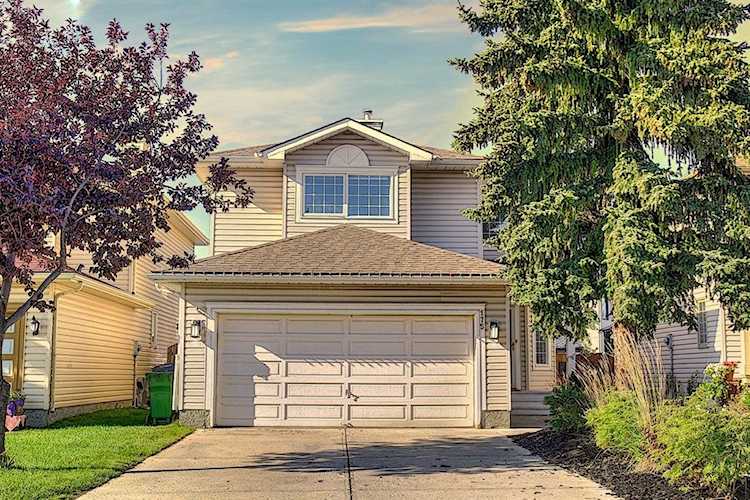175 Coral Keys Villas NE Calgary, AB T3J 3L7