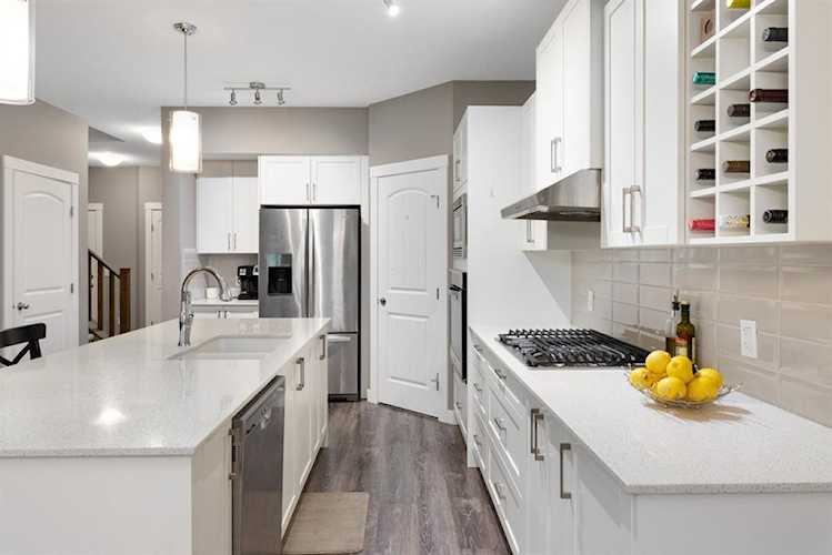 644 Midtown Place SW Airdrie, AB T4B 3H8