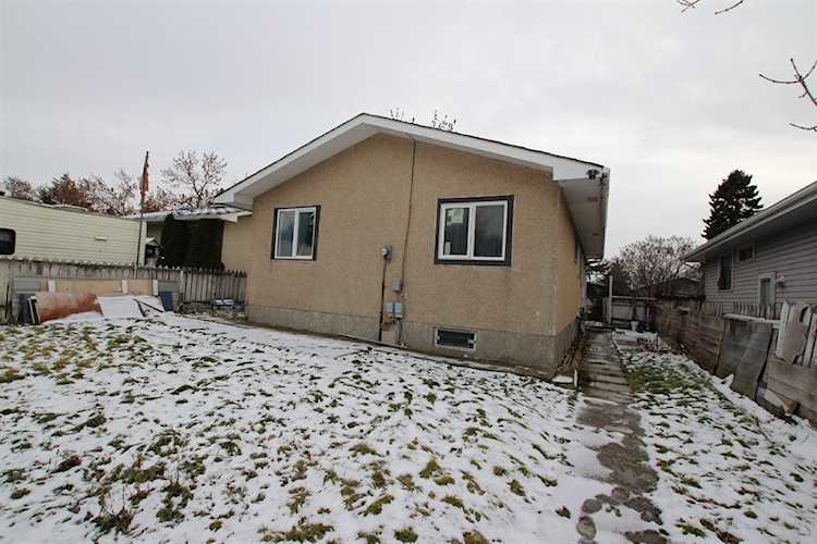 3221 32A Ave SE Calgary, AB T2B 0J6