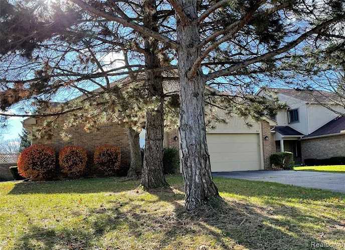 513 Tennyson Rochester Hills, MI 48307