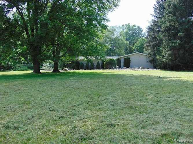 74181 Mckay Rd Bruce Twp, MI 48065