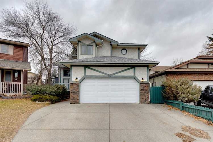 50 Sunvale Mews SE Calgary, AB T2X 2P4