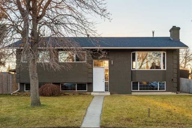204 SE Maple Court Crescent Calgary, AB T2J 1W1
