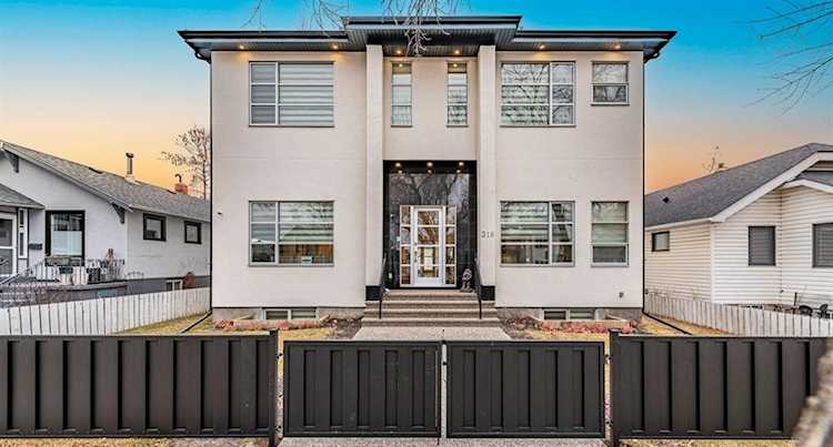318 17 Ave NW Calgary, AB T2M 0M8