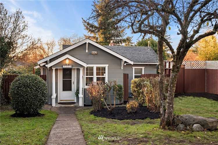 7038 S Yakima Ave Tacoma, WA 98408
