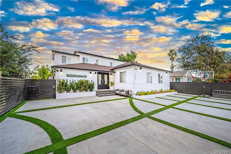 17807 Collins St Encino, CA 91316