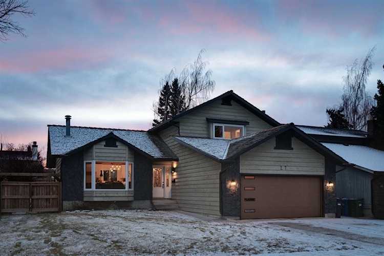 27 Deerbrook Rd SE Calgary, AB T2J 6G5