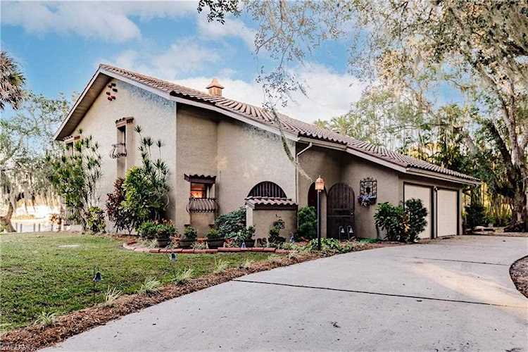 2208 River Oak Ln Fort Myers, FL 33905