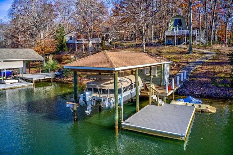 200 Sunny Cove Moneta, VA 24121