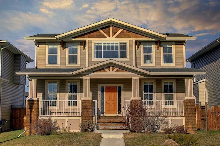 145 Rainbow Falls Glen Chestermere, AB T1X 0S5