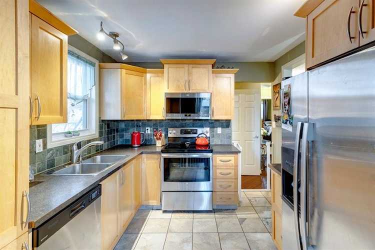 173 Dovercliffe Close SE Calgary, AB T2B 1W4