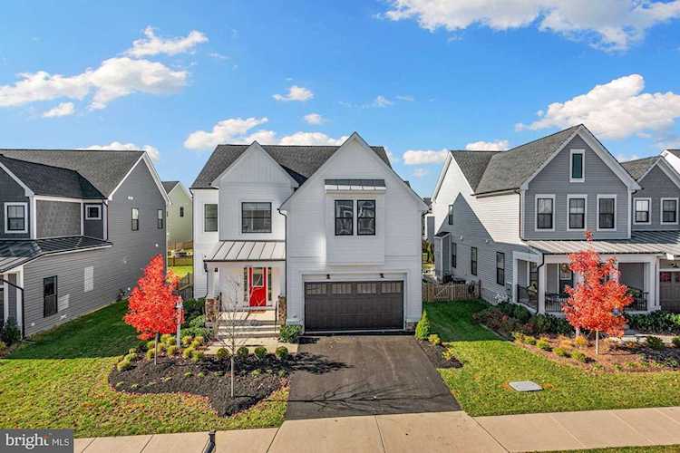 25467 Byrnes Crossing Dr Chantilly, VA 20152