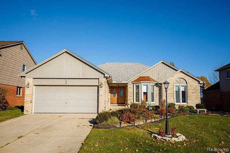 134 Sandalwood Dr Rochester Hills, MI 48307