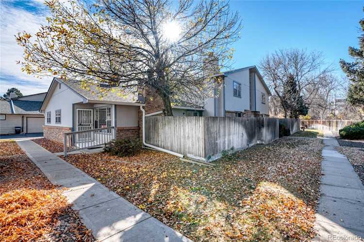 31 Newark St #A Aurora, CO 80012