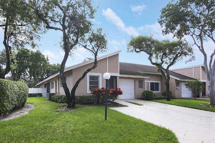 8052 Sweetbriar Way Boca Raton, FL 33496