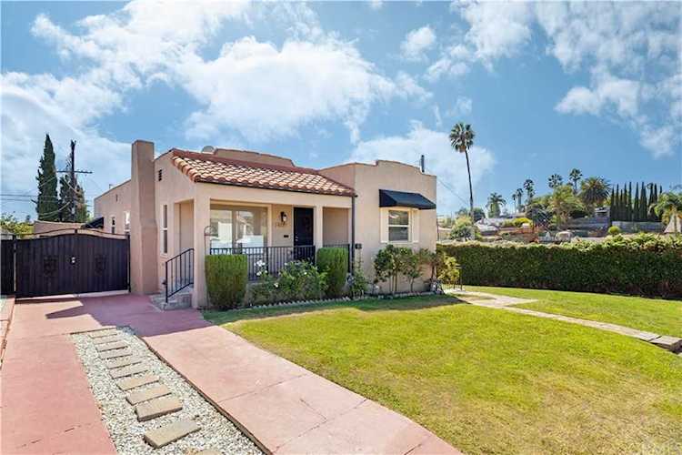 4034 W 63rd St Los Angeles, CA 90043
