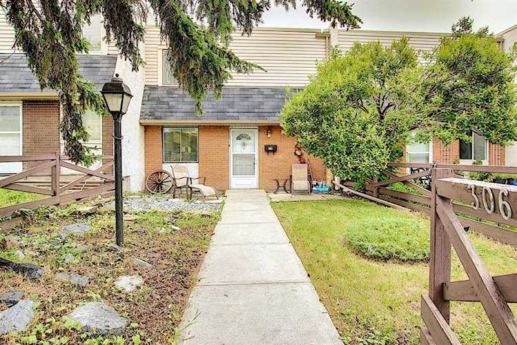 306 84 Ave SE Calgary, AB T2H 1N4