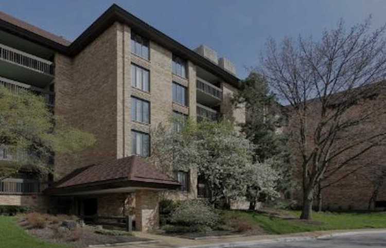 1621 Mission Hills Rd #N207 Northbrook, IL 60062