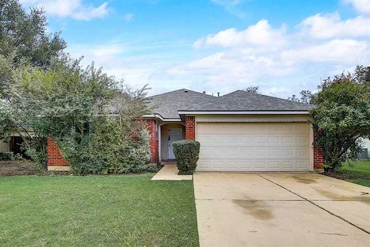 806 Honeysuckle DR Leander, TX 78641