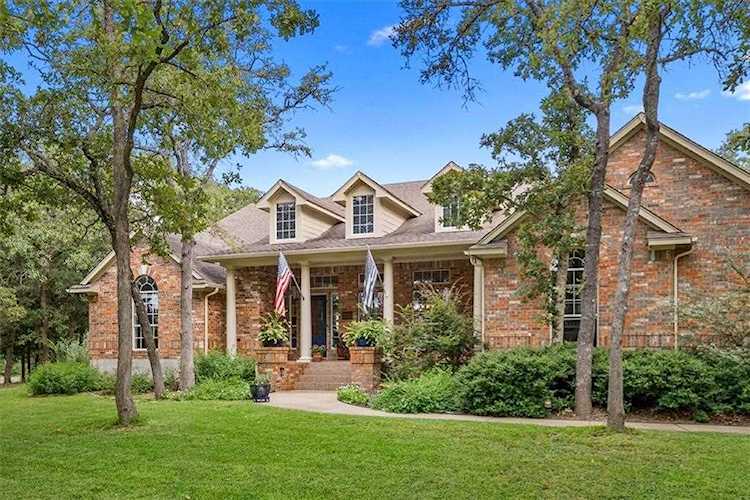 128 Elm Wood DR Elgin, TX 78621
