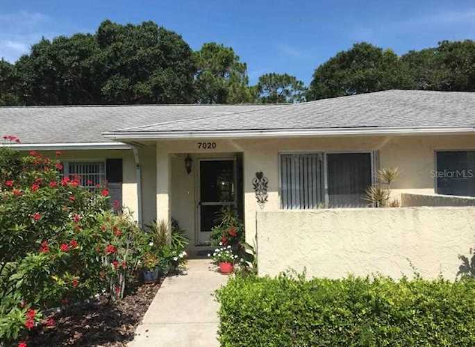 7020 W Country Club Dr N Sarasota, FL 34243 | MLS U8144102 Photo 1