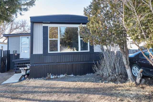 612 NE 20 St Medicine Hat, AB T1C 1H5